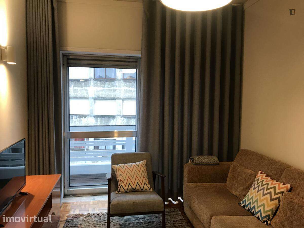 Apartamento com 1 quartos - localizado em Santo Ildefonso Porto - Grande imagem: 2/42
