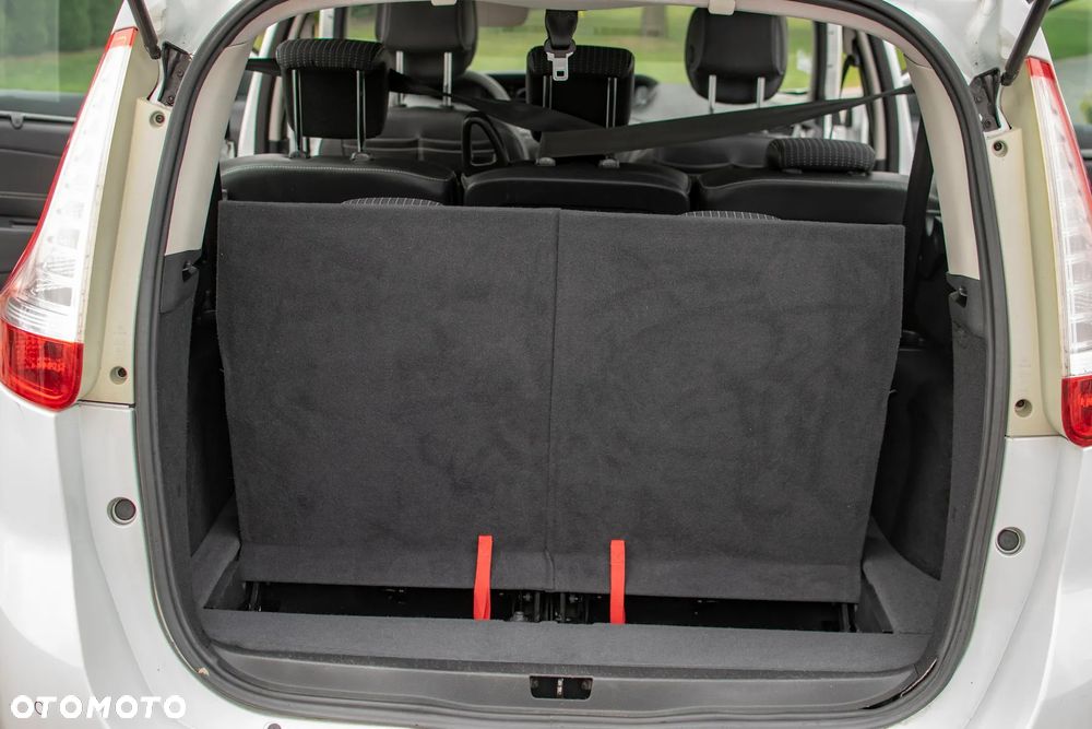 Renault Grand Scenic - 32