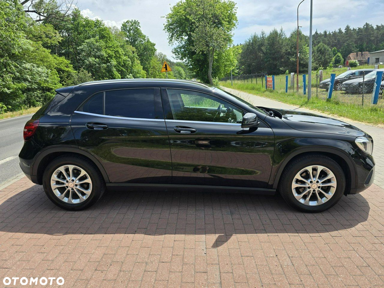 Mercedes-Benz GLA - 12