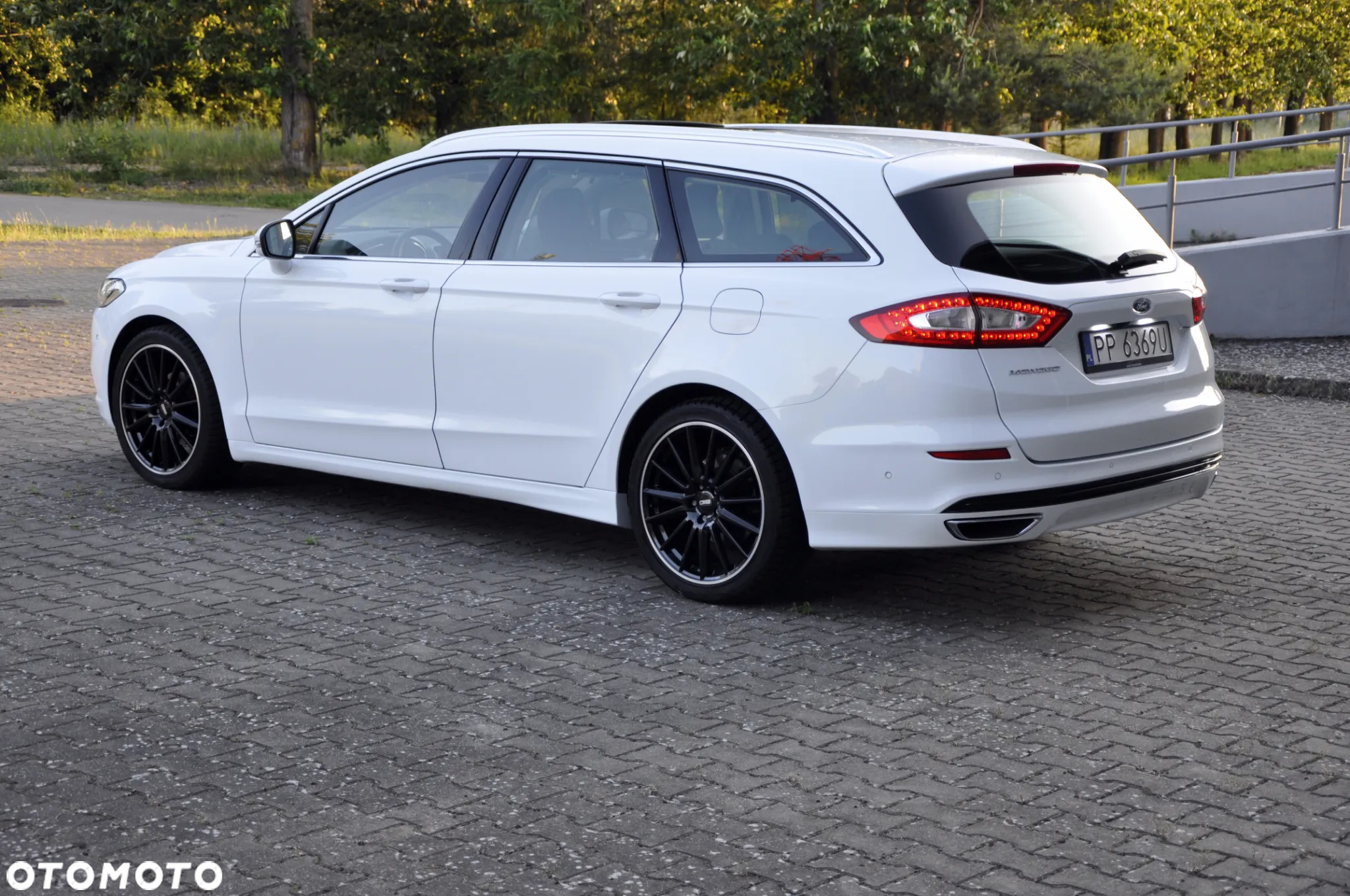 Ford Mondeo Turnier 2.0 TDCi PowerShift-Aut Allrad Titanium - 15