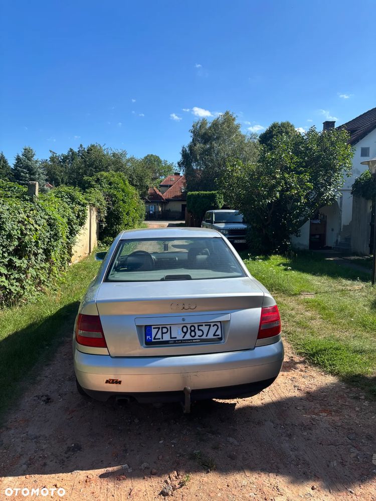 Audi A4 Limousine - 4