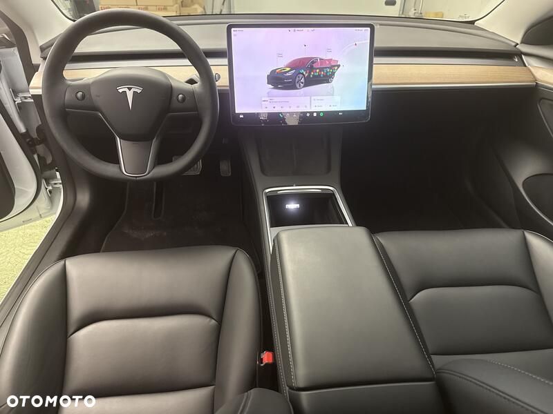 Tesla Model 3 - 12