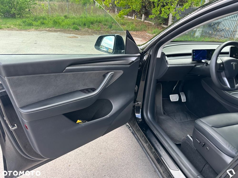 Tesla Model Y Performance AWD - 24