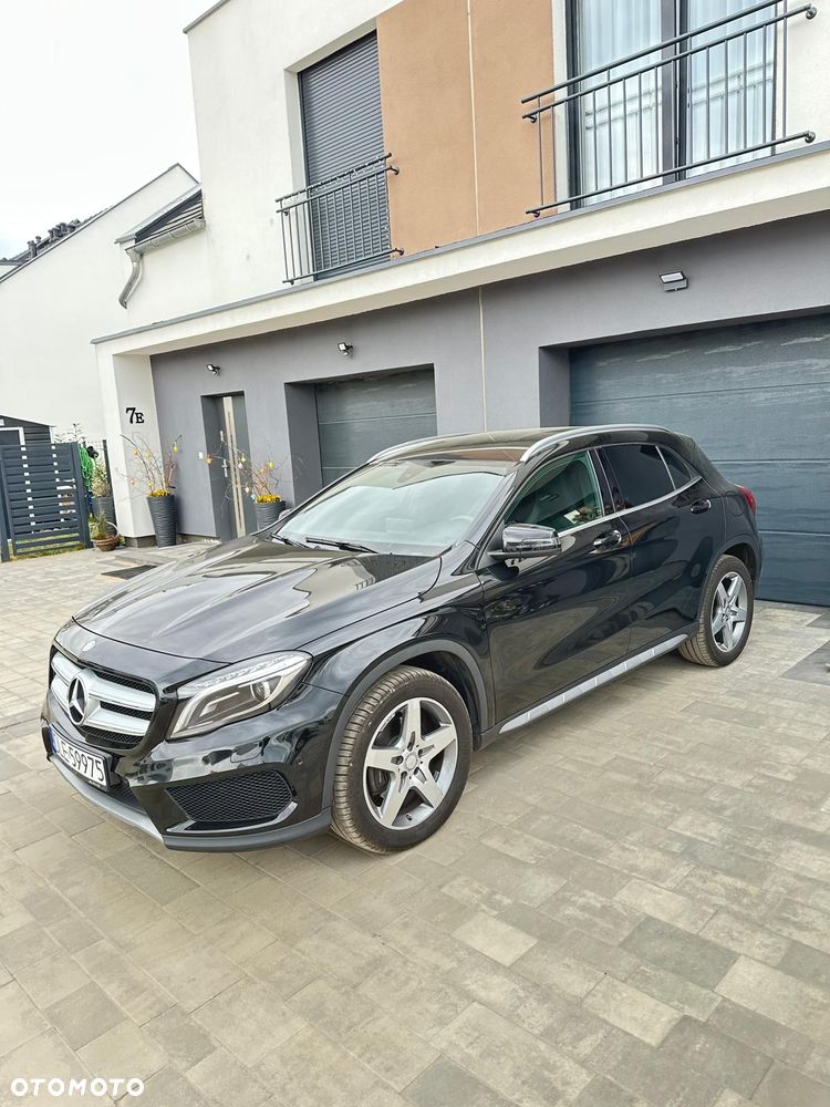 Mercedes-Benz GLA 250 7G-DCT AMG Line - 1