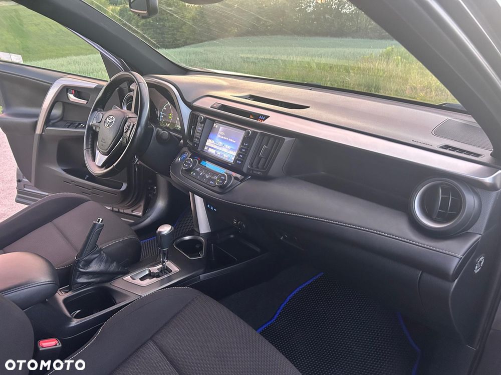 Toyota RAV4 Hybrid Premium 4x2 - 11