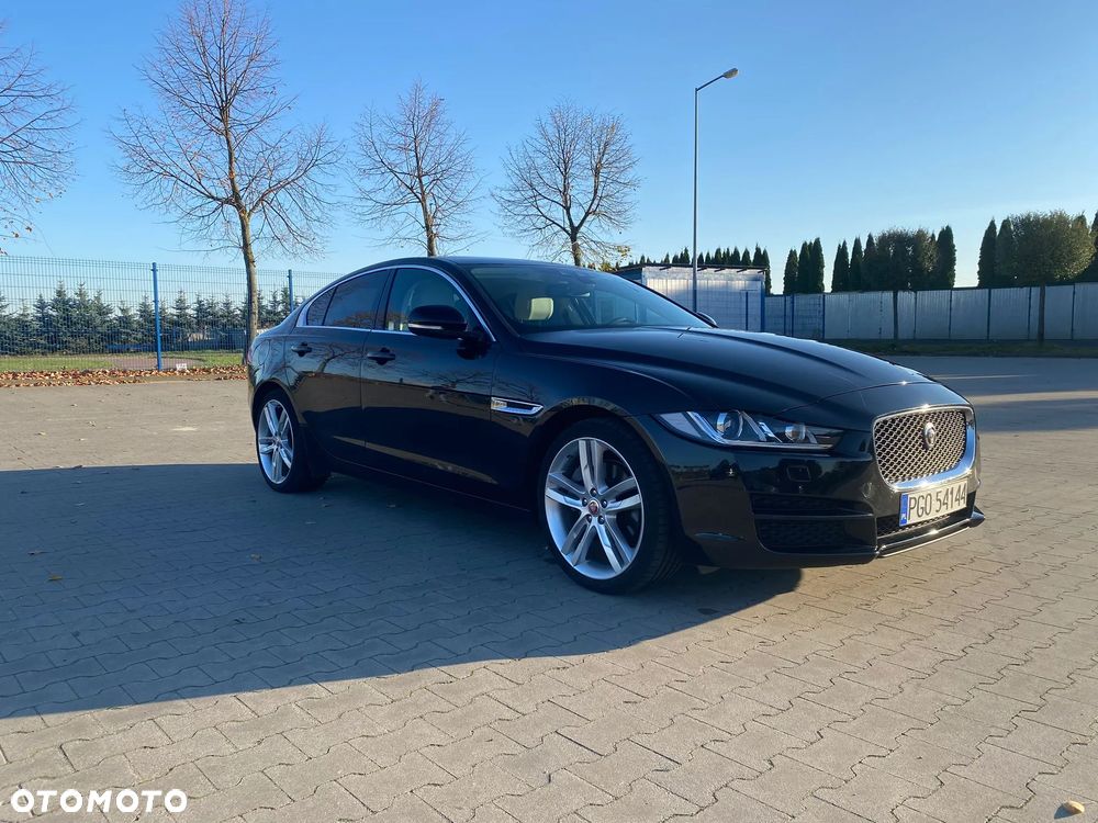 Jaguar XE 2.0 T Prestige - 29