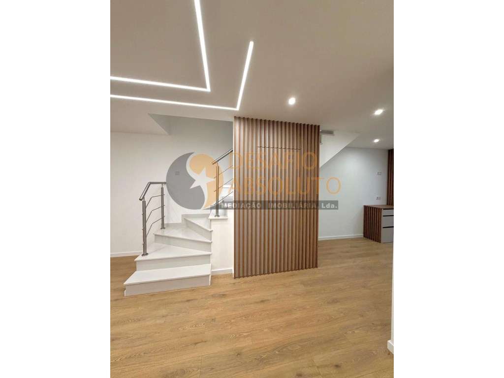 Moradias Geminadas Triplex T3 c/ Garagem - Quinta do Conde - Grande imagem: 3/40