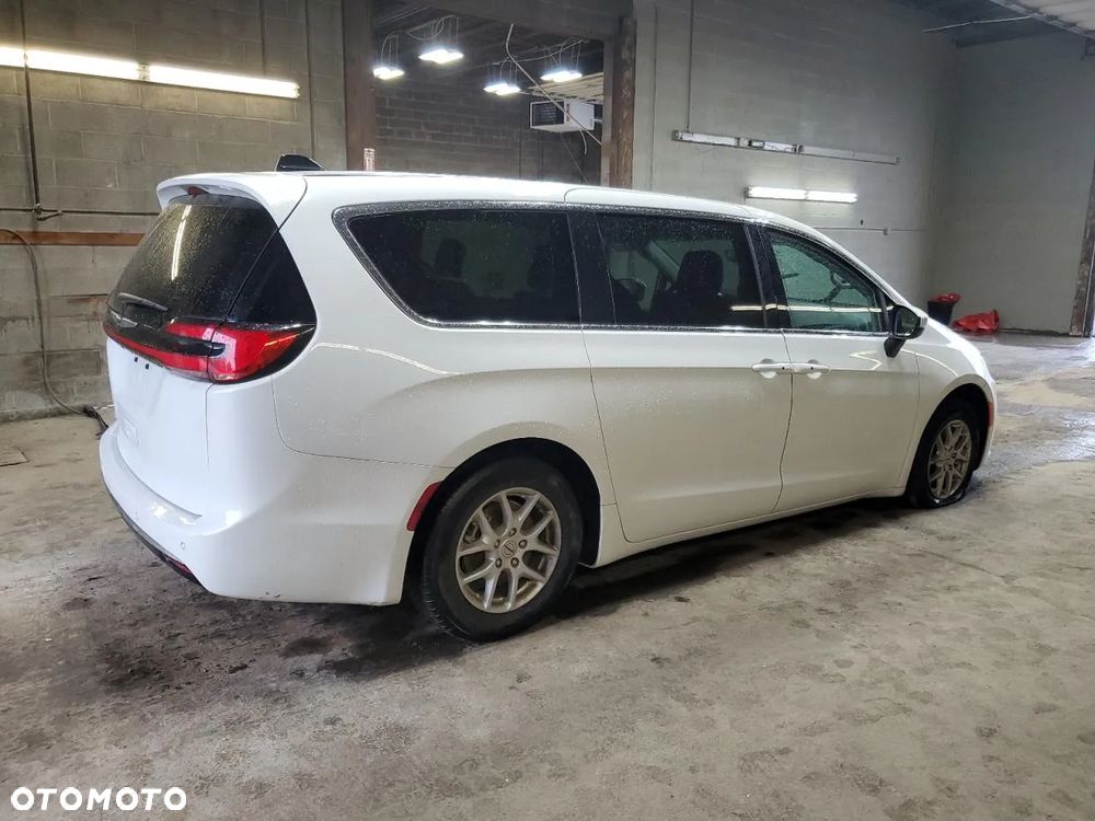 Chrysler Pacifica - 4