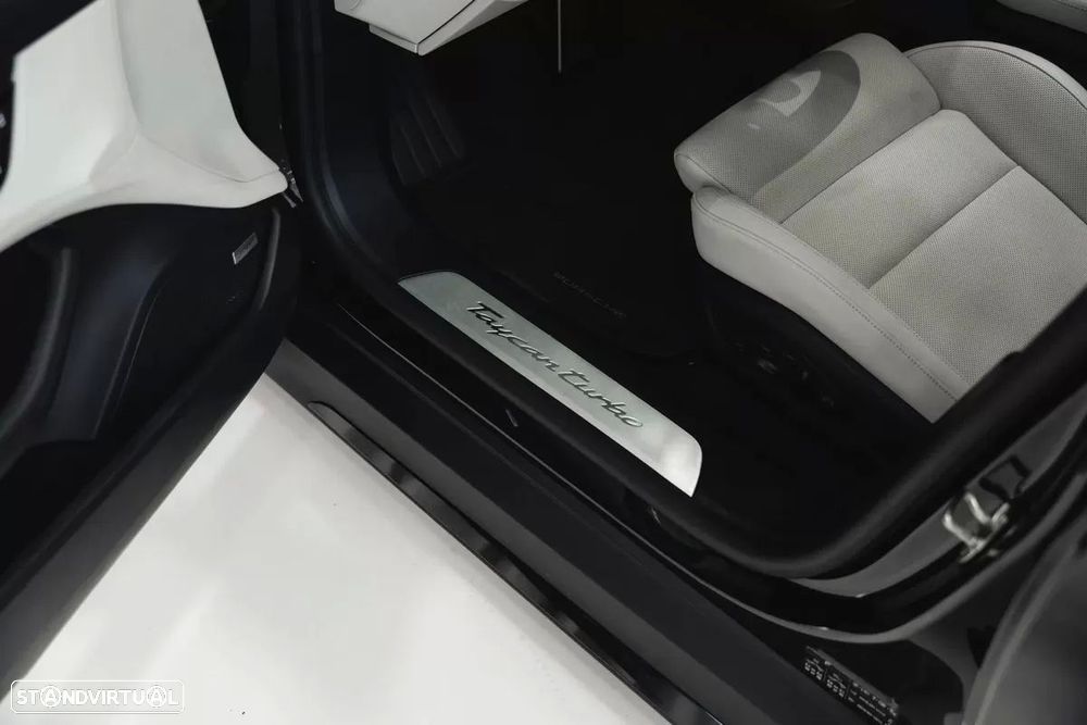 Porsche Taycan - 21