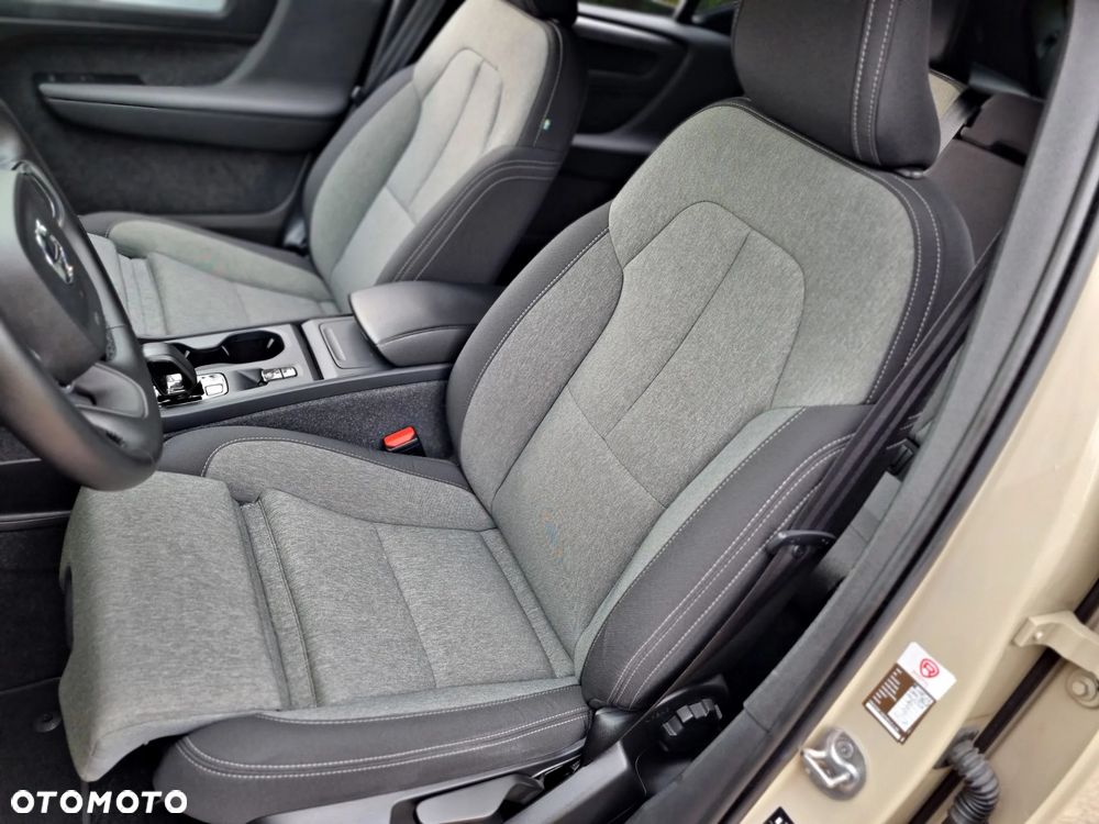 Volvo XC 40 B3 B DKG Ultra Black Edition - 27