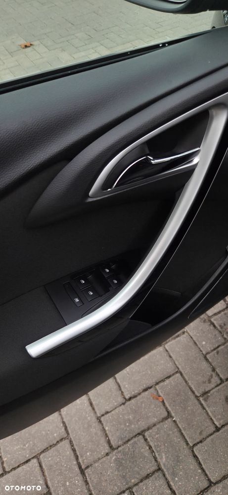 Opel Astra 2012