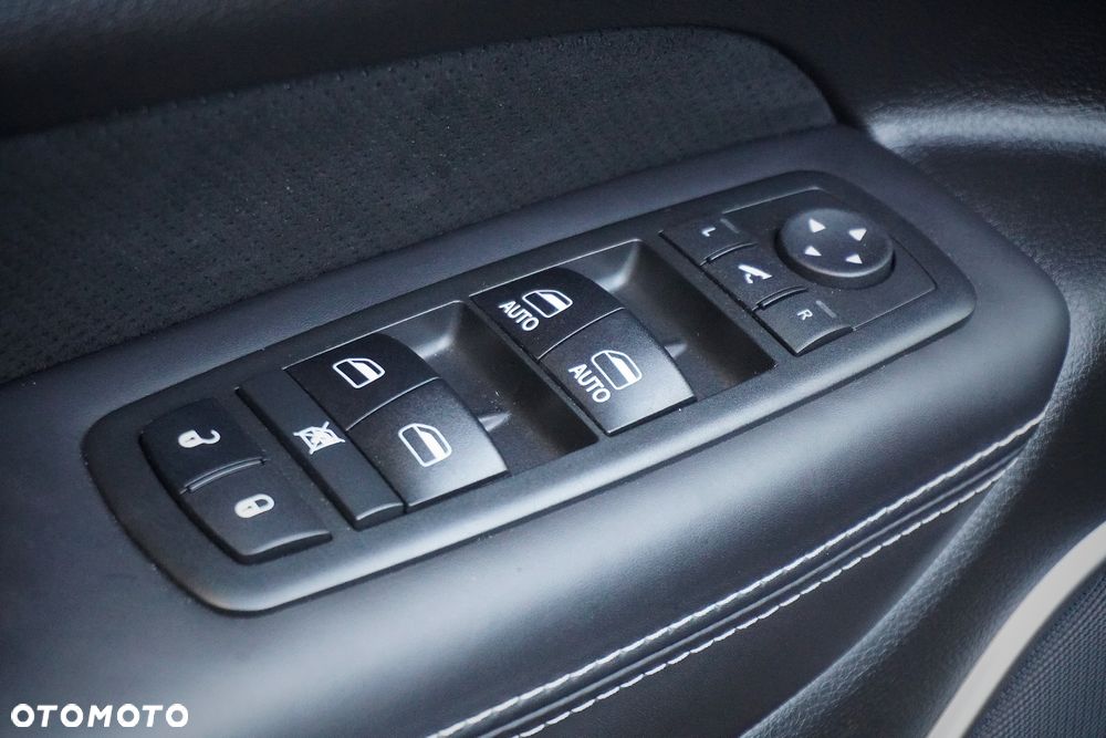 Jeep Grand Cherokee SRT Night - 16