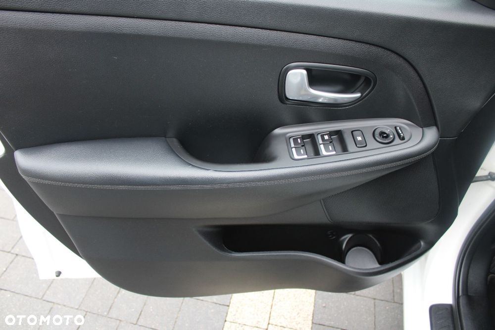 Kia Carens - 22