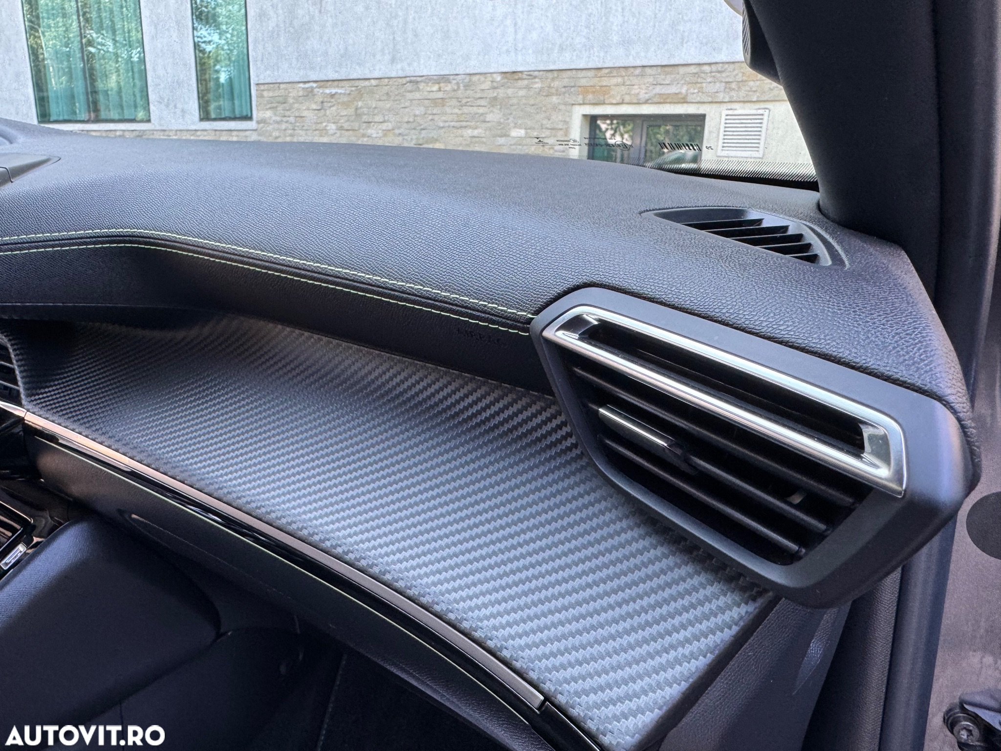 Peugeot 2008 PureTech 130 EAT8 GT - 36