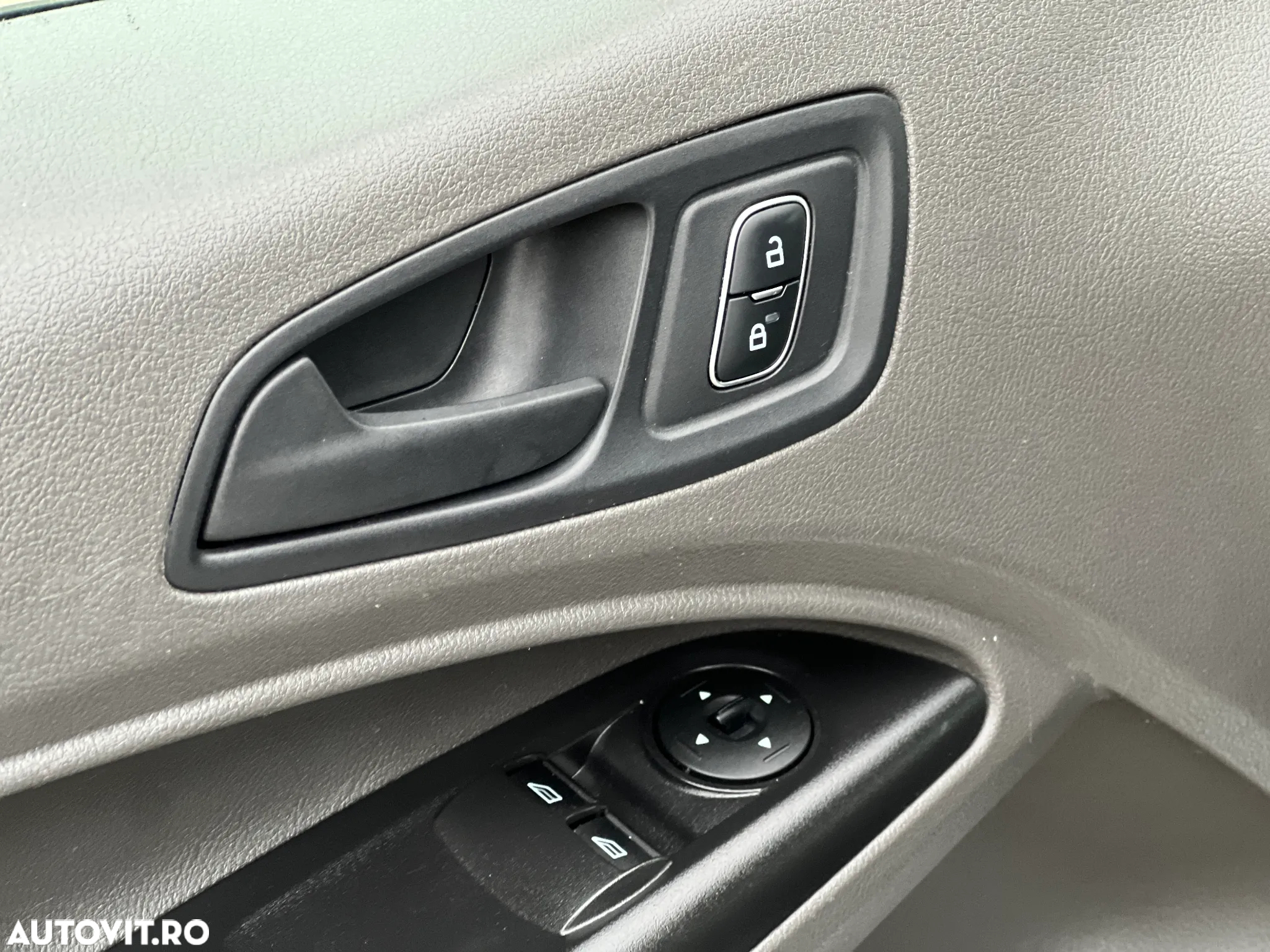 Ford Transit Connect - 12