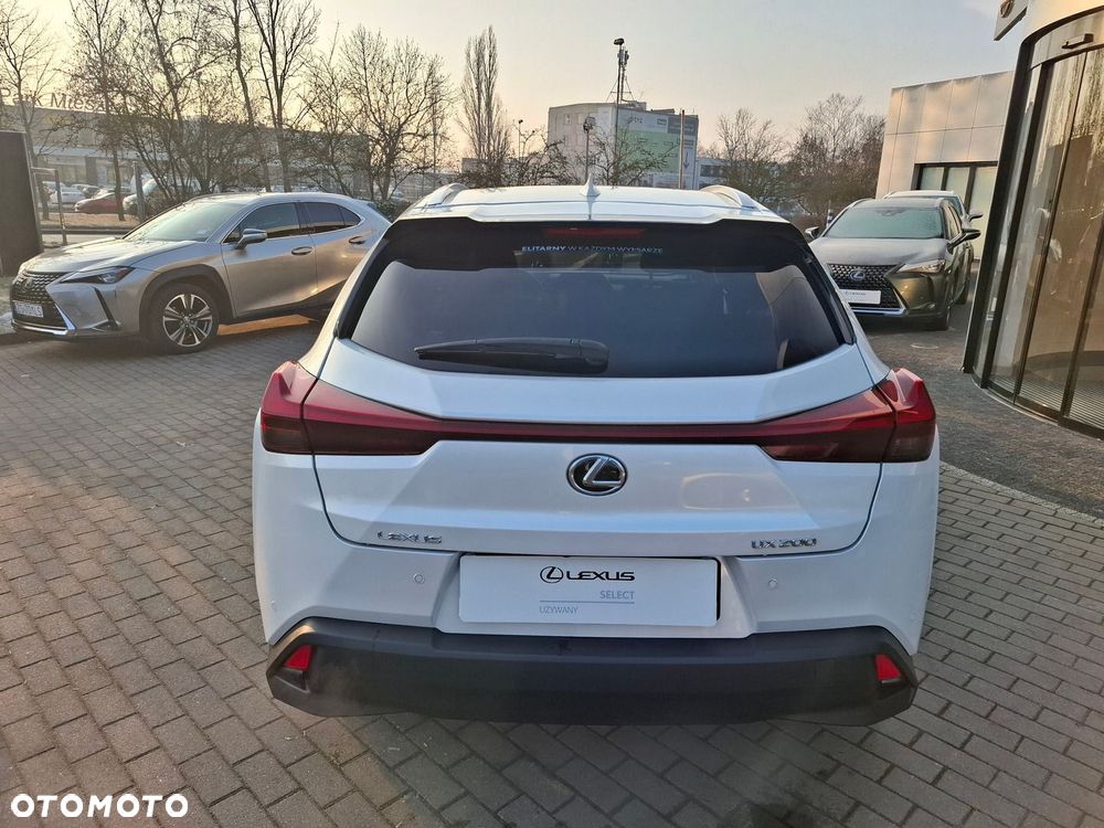 Lexus UX - 4