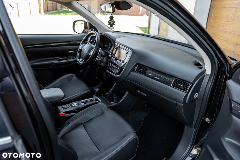 Mitsubishi Outlander 2.2 DI-D 4WD Automatik Invite - 25