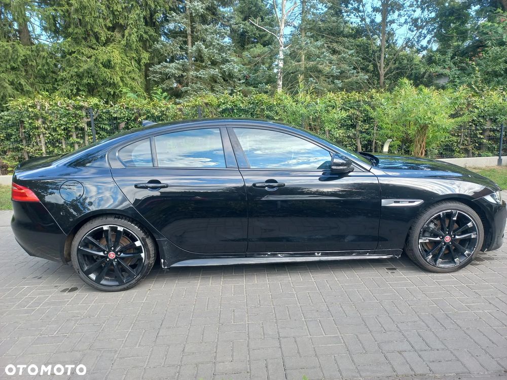 Jaguar XE 20d R-Sport - 4