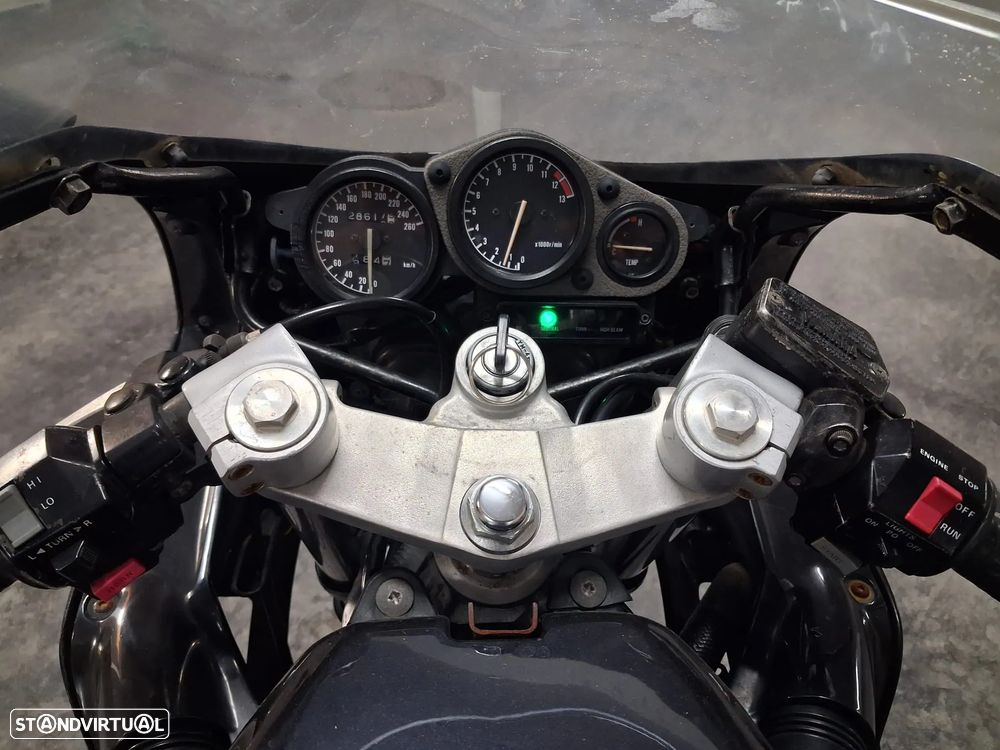 Yamaha FZR - 19