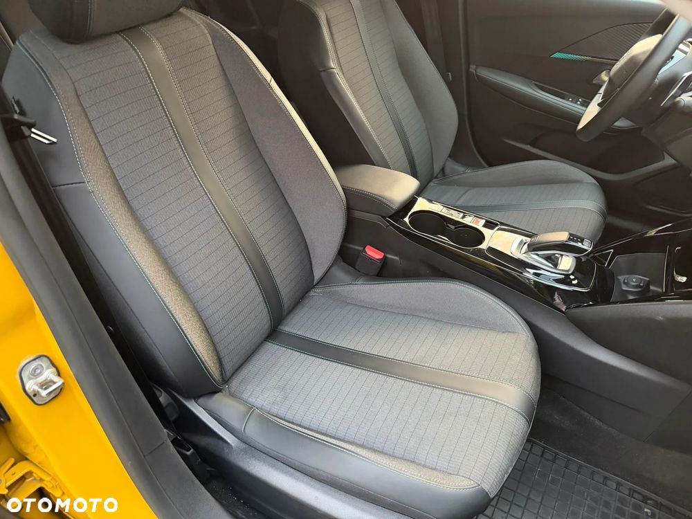 Peugeot 208 PureTech 100 EAT8 Allure - 23
