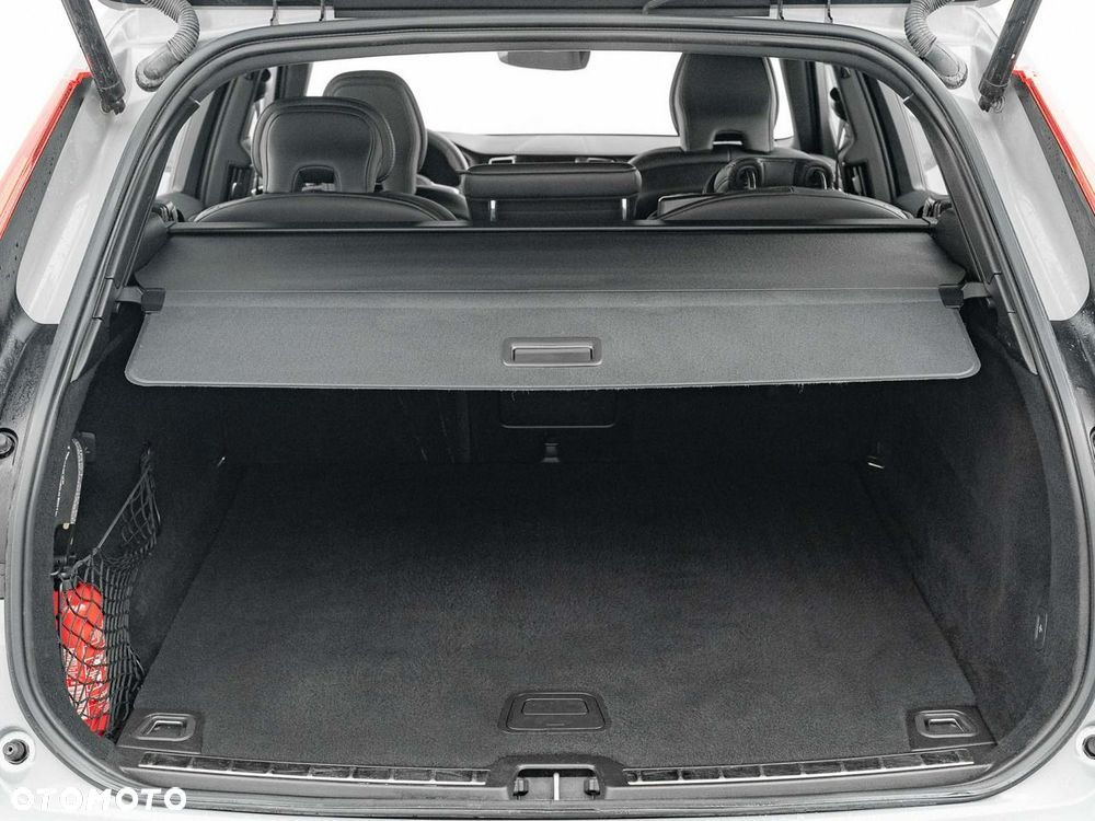 Volvo XC 60 B4 B Plus Dark - 28