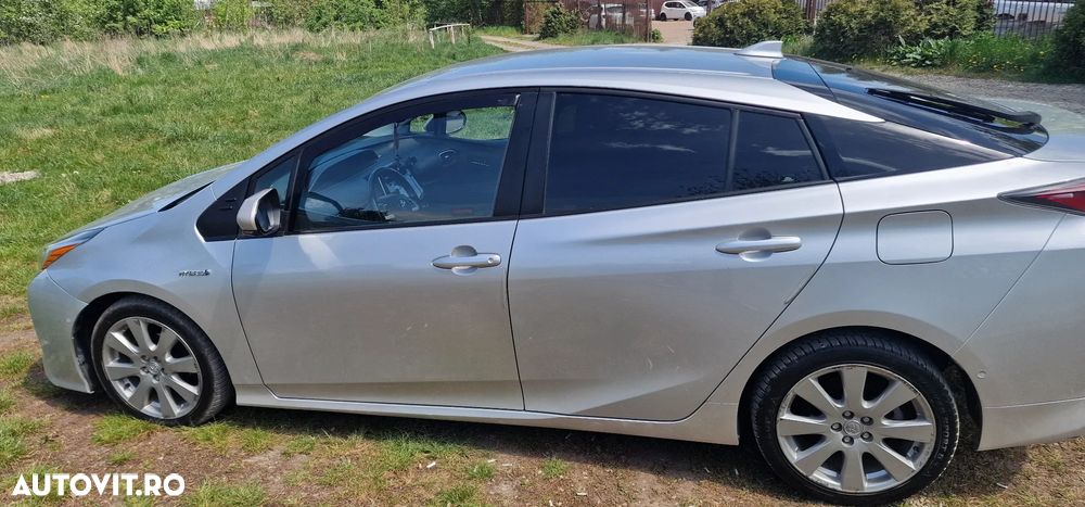 Toyota Prius (Hybrid) Sol - 2