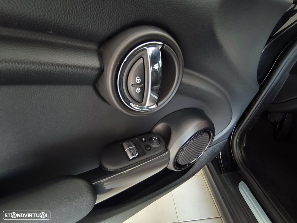 MINI 3 Portas Cooper Sport Edition Auto - 18