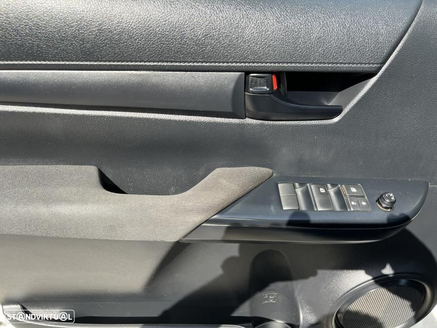 Toyota Hilux 2.4 D-4D 4WD CD CM - 16