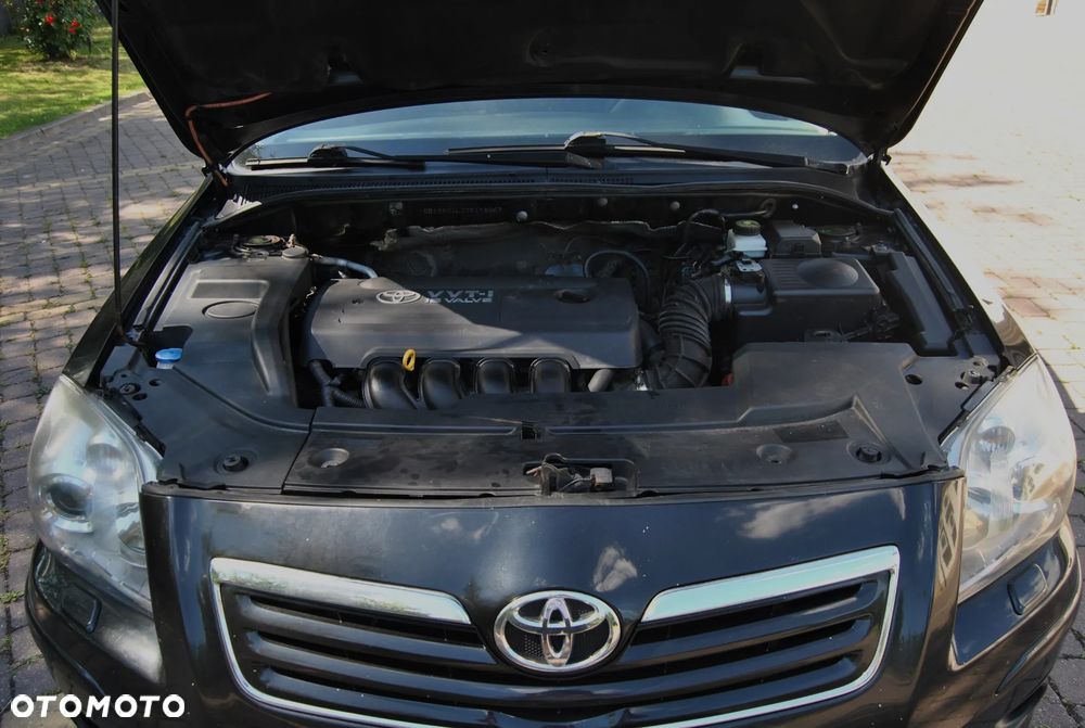 Toyota Avensis 1.8 VVT-i Automatik Sol - 13