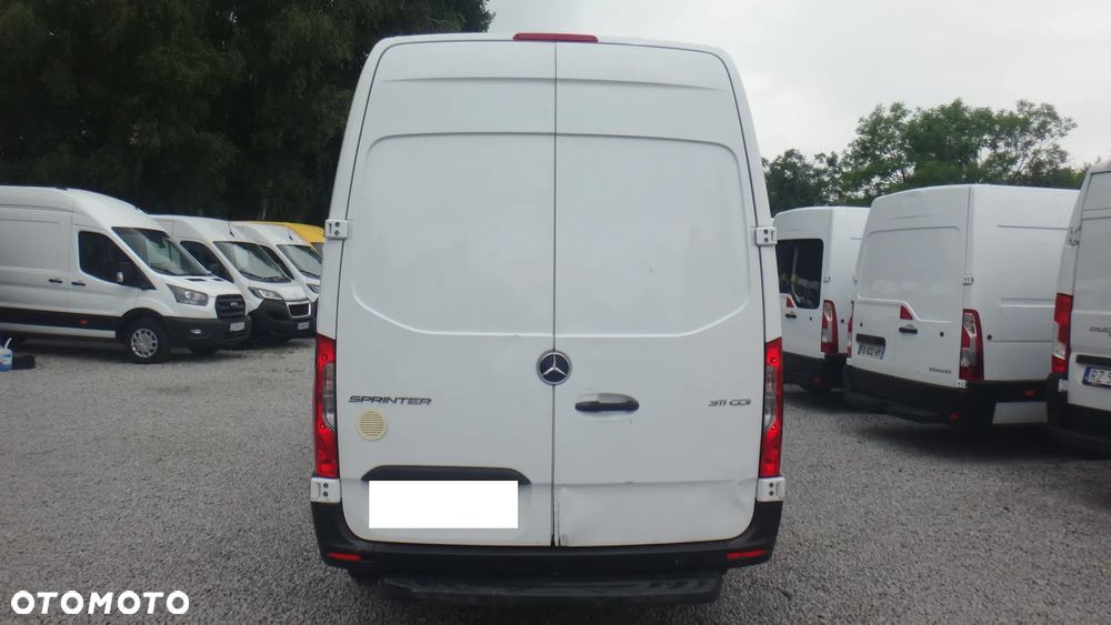 Mercedes-Benz Sprinter - 5
