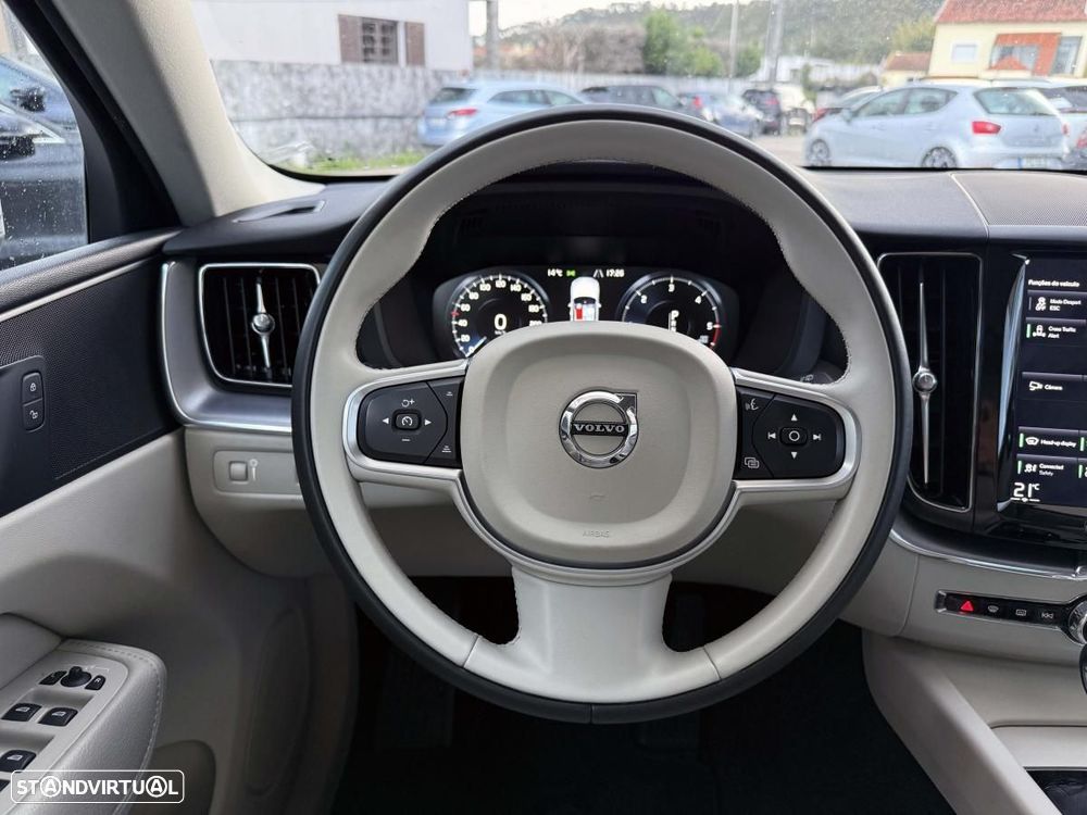 Volvo XC 60 2.0 D4 Momentum Plus Geartronic - 36