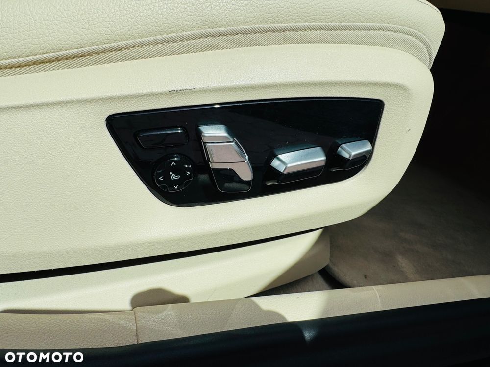 BMW Seria 5 518d - 29
