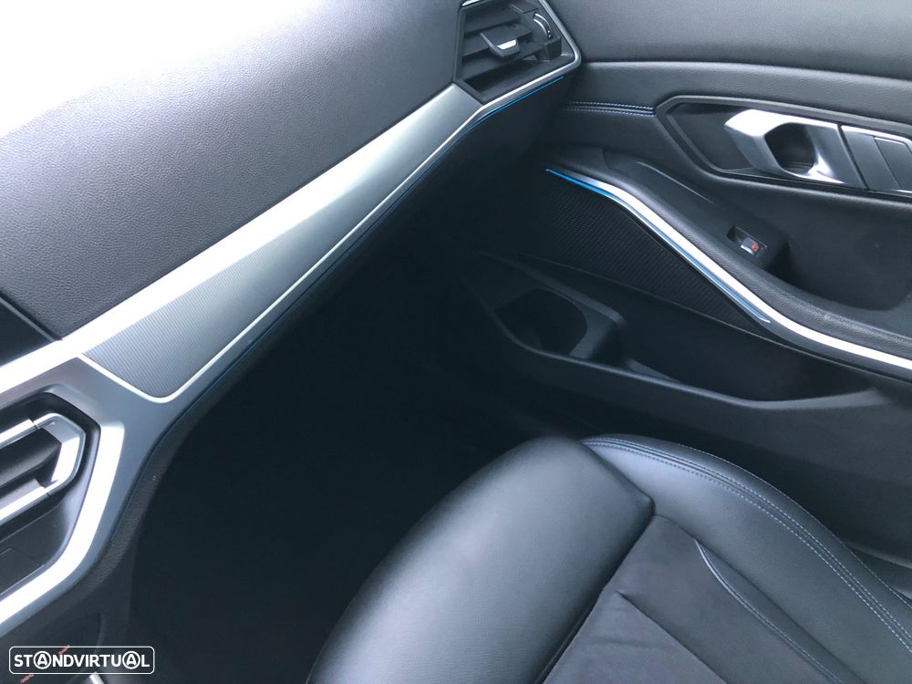 BMW 320 e Pack Desportivo M Auto - 30