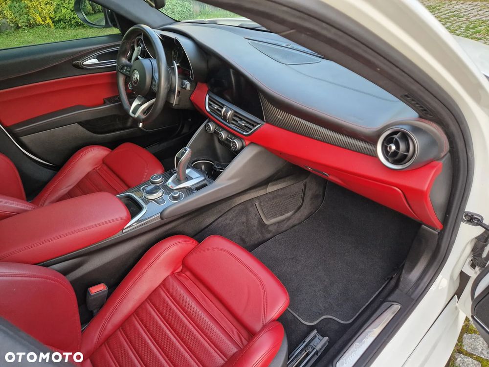 Alfa Romeo Giulia 2.0 Turbo 16V AT8 Veloce Ti - 8