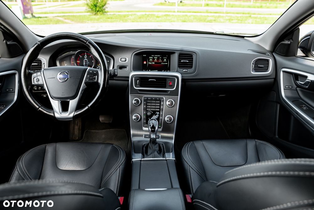 Volvo V60 D6 AWD Plug-in Hybrid Summum - 27
