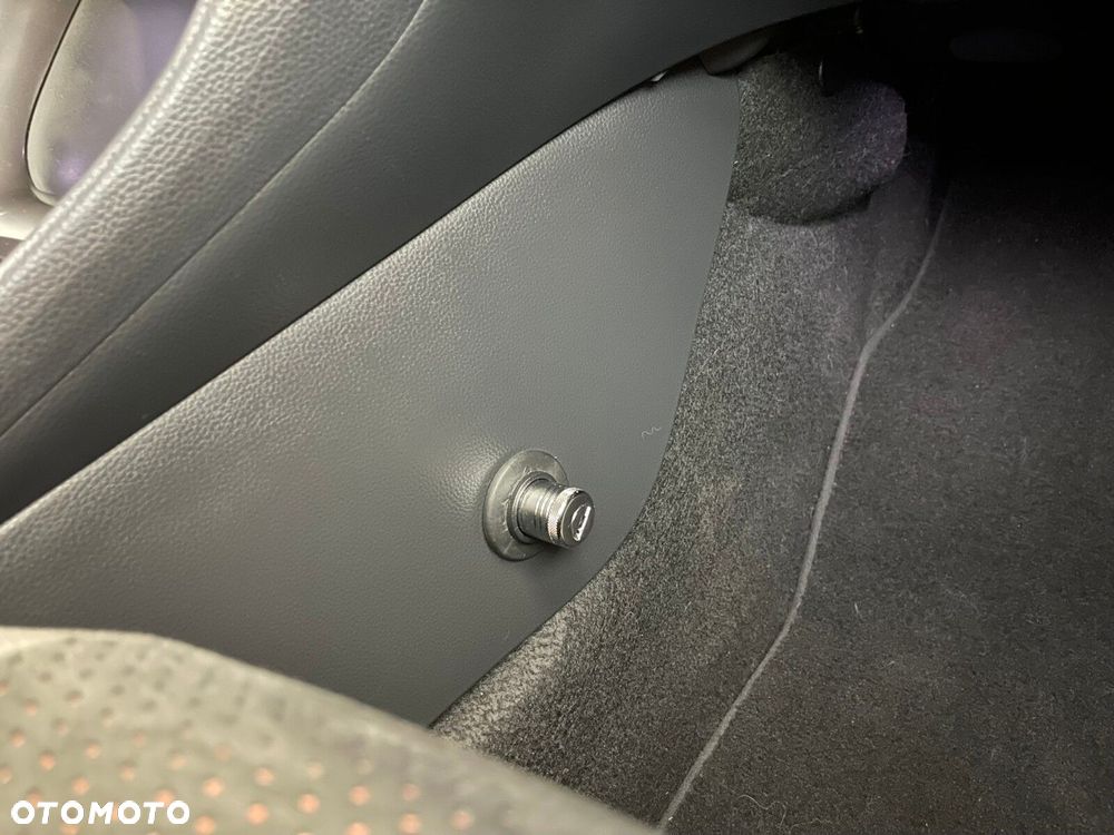 Toyota Yaris Hybrid 1.5 GR Sport - 35