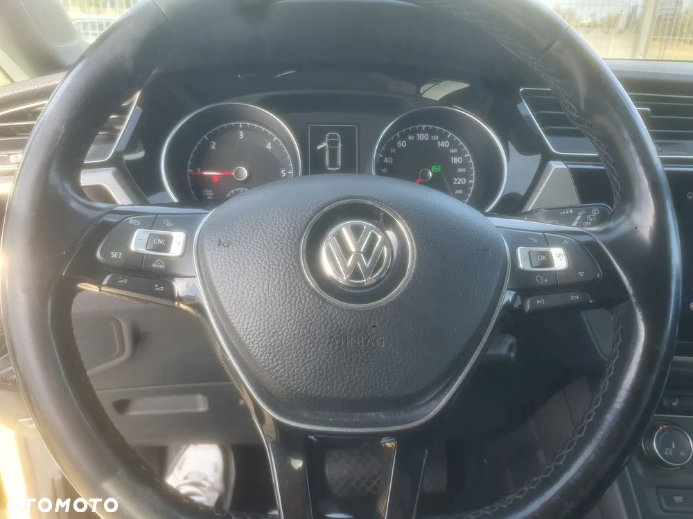 Volkswagen Touran - 21