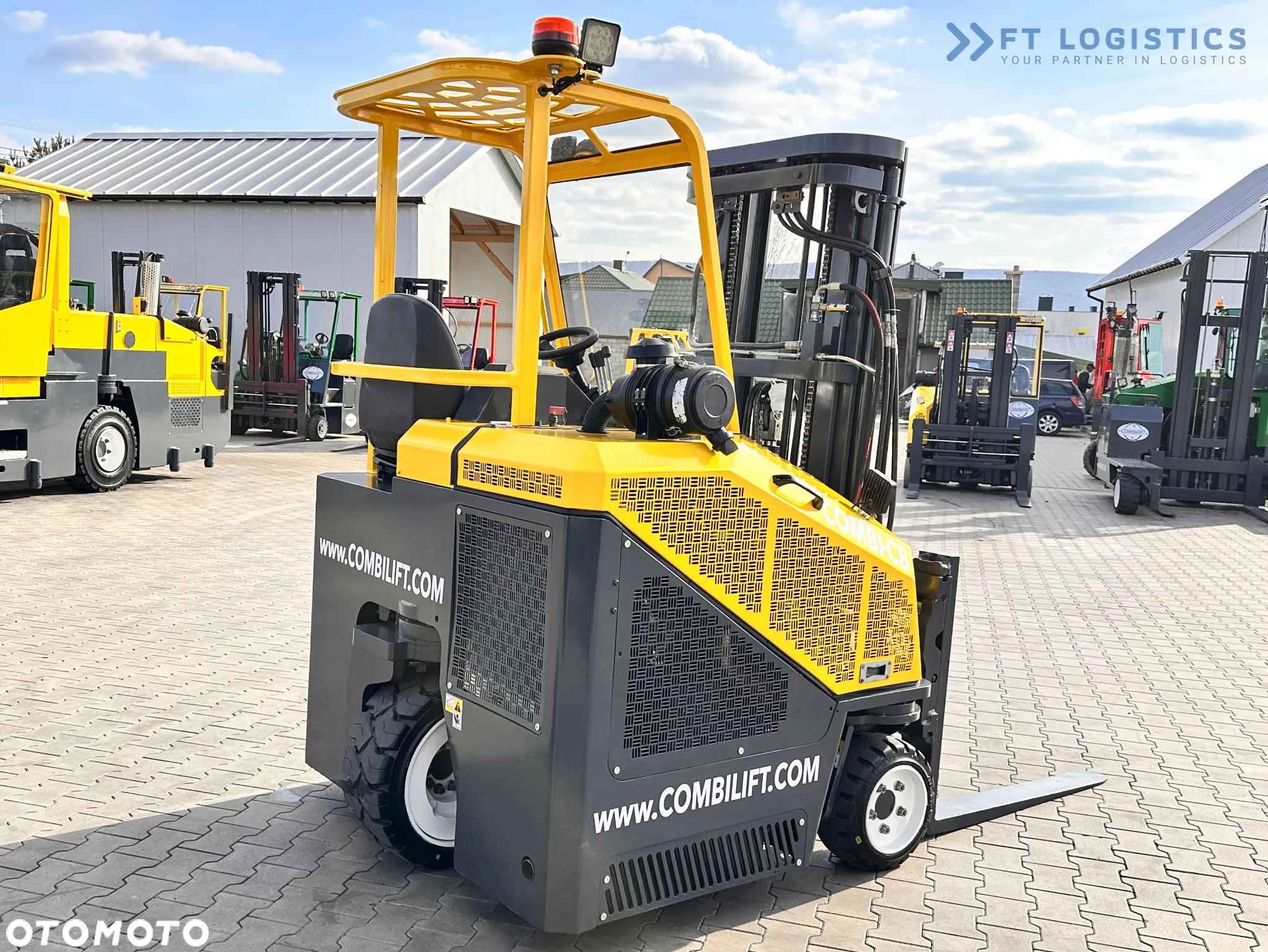 Combilift C3000CB / GAZ / TRIPLEX / 4900MM / WOLNY SKOK / POZYCJONER / PRZESUW WIDEŁ / JAK NOWY - 11