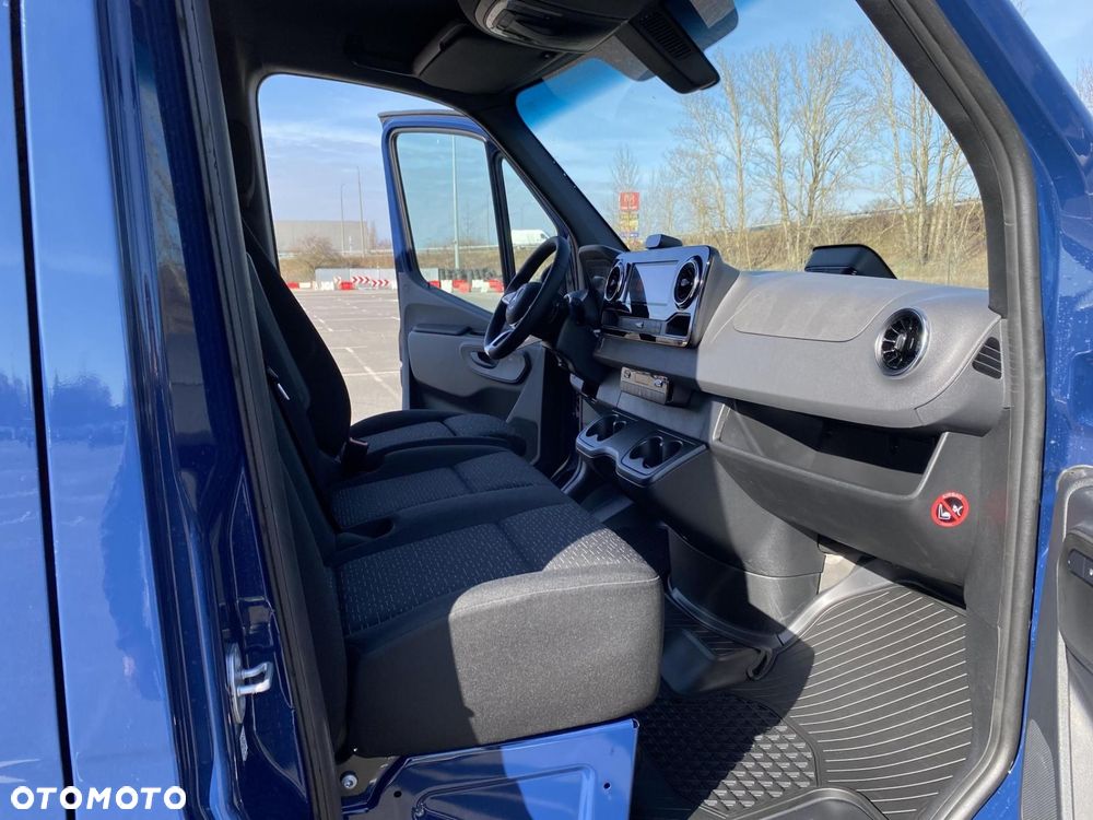 Mercedes-Benz Sprinter - 16