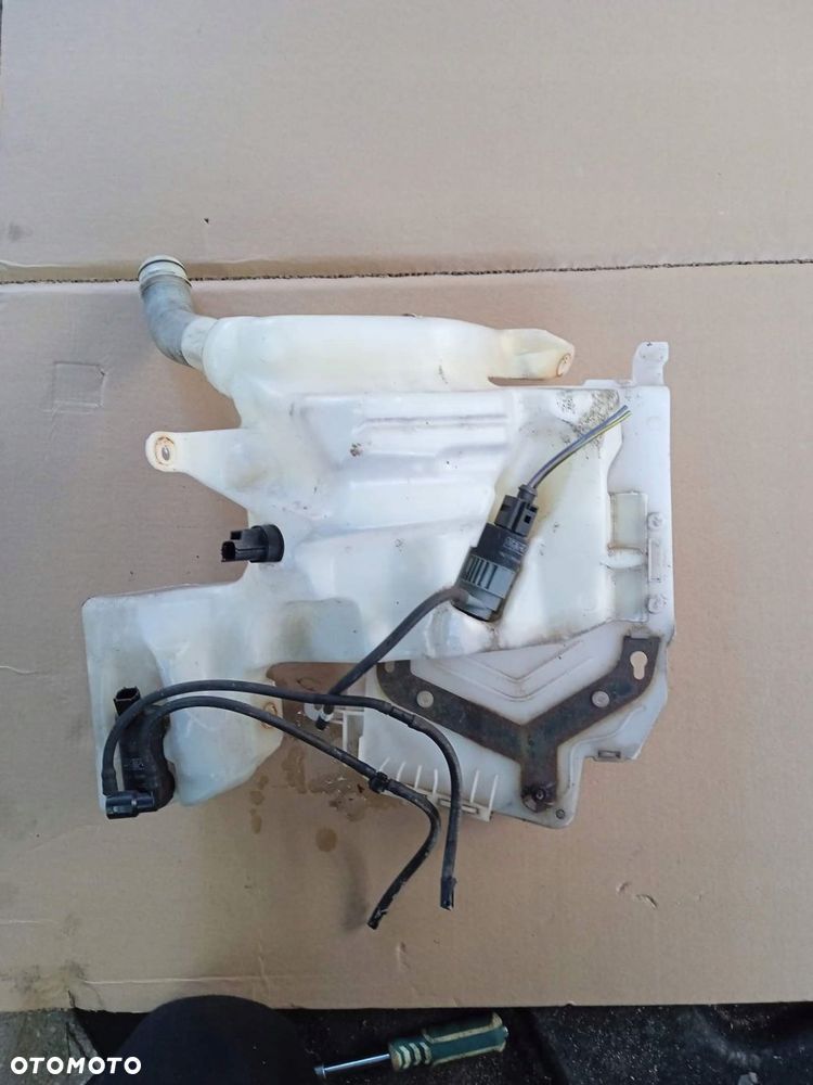 zbiornik spryskiwaczy pod ksenon ford mondeo mk4 - 2