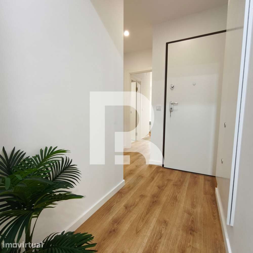 Apartamento T2 Totalmente Remodelado em Benfica - Grande imagem: 2/25