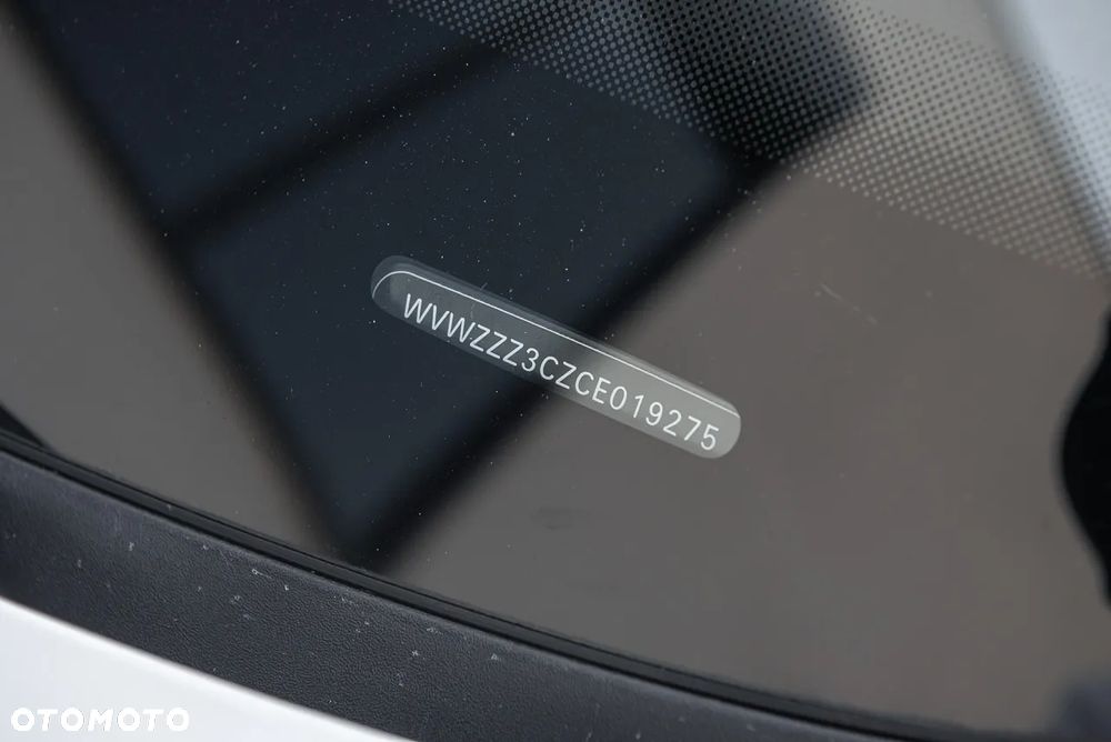 Volkswagen Passat - 32