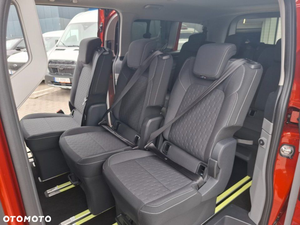 Ford Tourneo Custom - 12