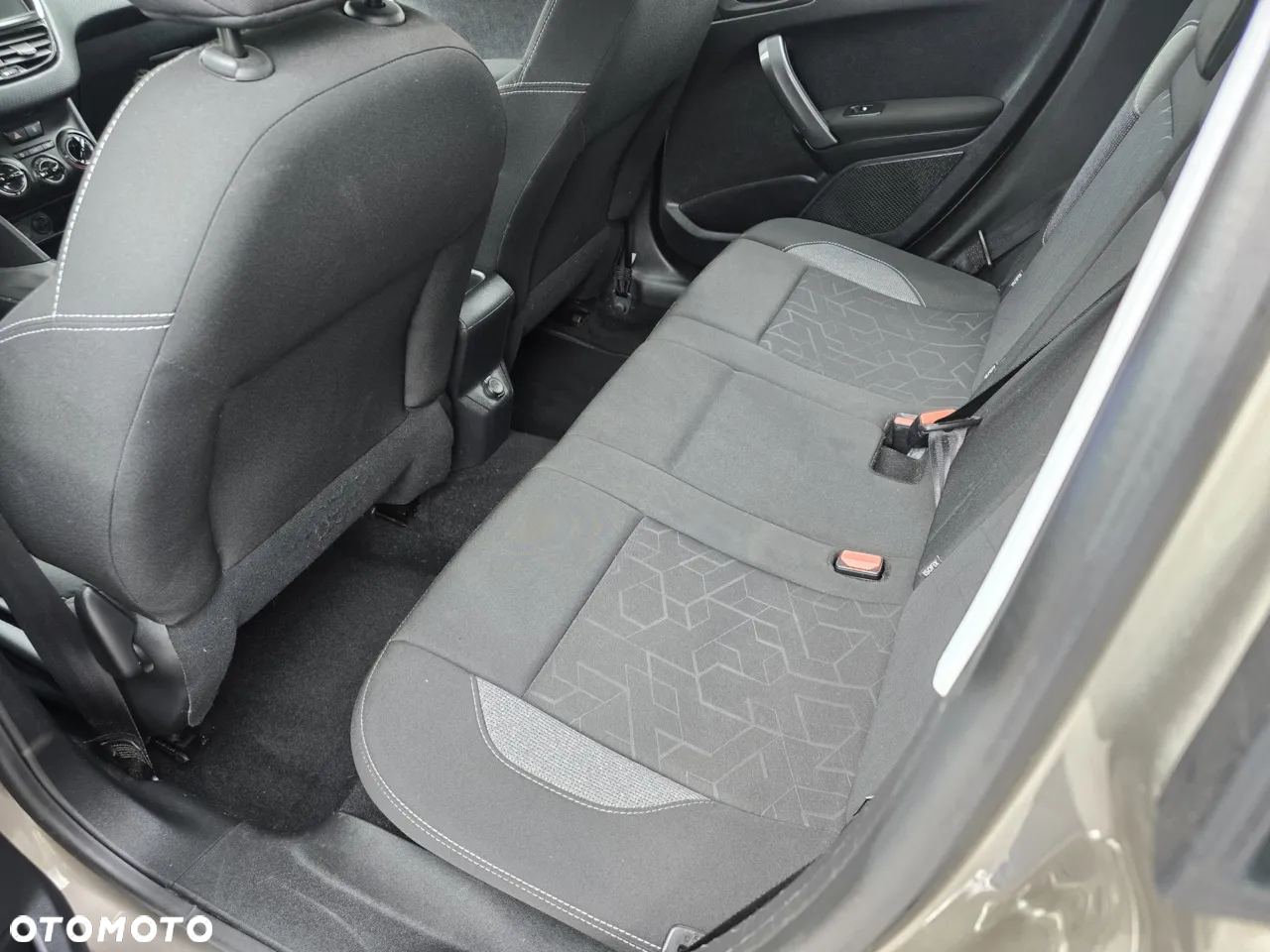 Peugeot 2008 PureTech 110 Stop&Start EAT6 Active - 9