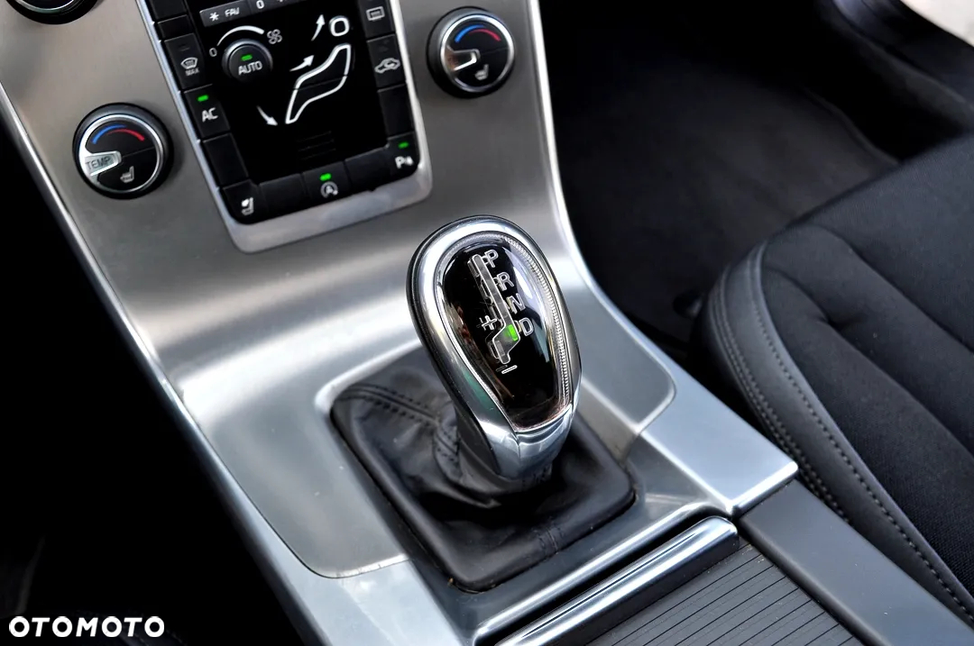 Volvo V60 D3 Geartronic Summum - 25