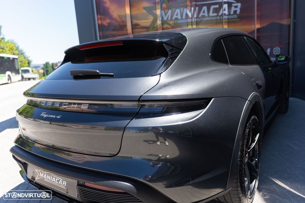 Porsche Taycan Cross Turismo 4 - 35