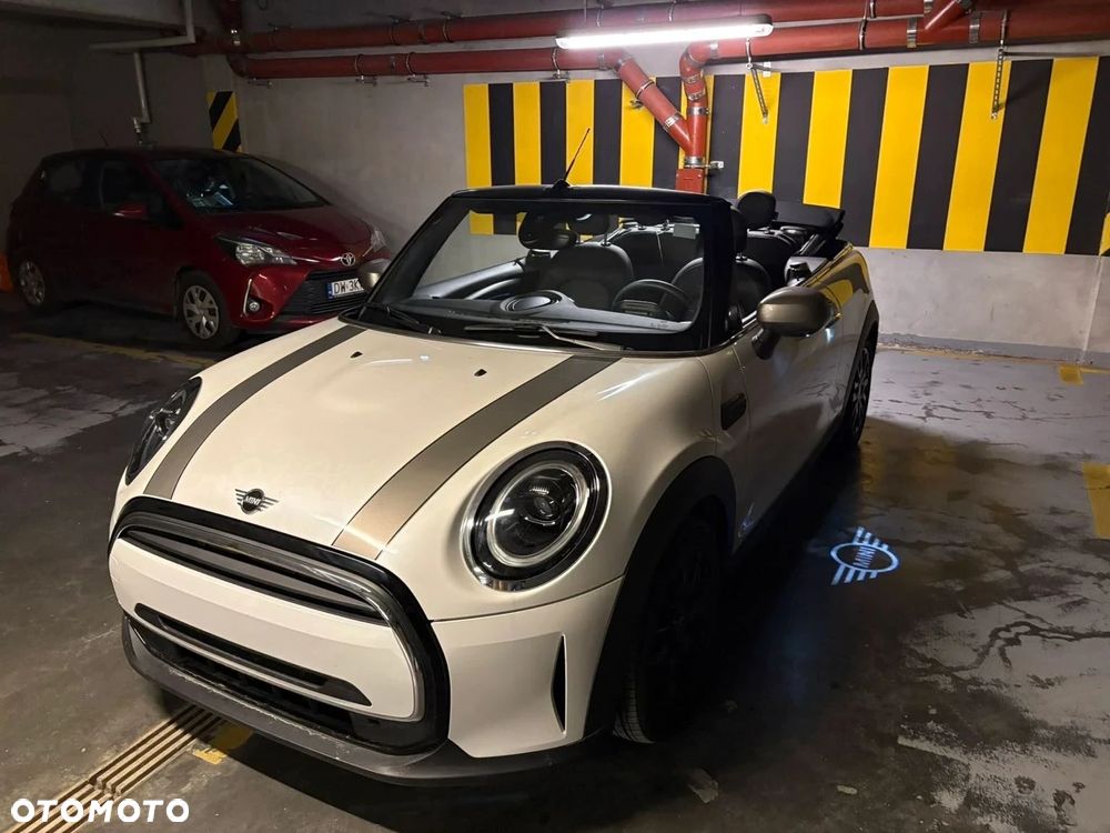 MINI Cooper Essential Trim - 2