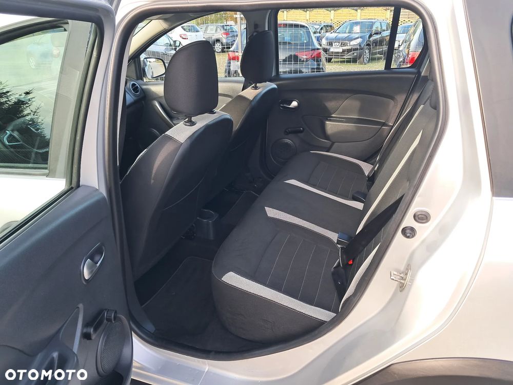 Dacia Logan TCe 90 S&S Stepway Celebration - 22