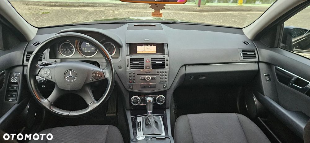 Mercedes-Benz Klasa C 180 CGI Automatik BlueEFFICIENCY - 17