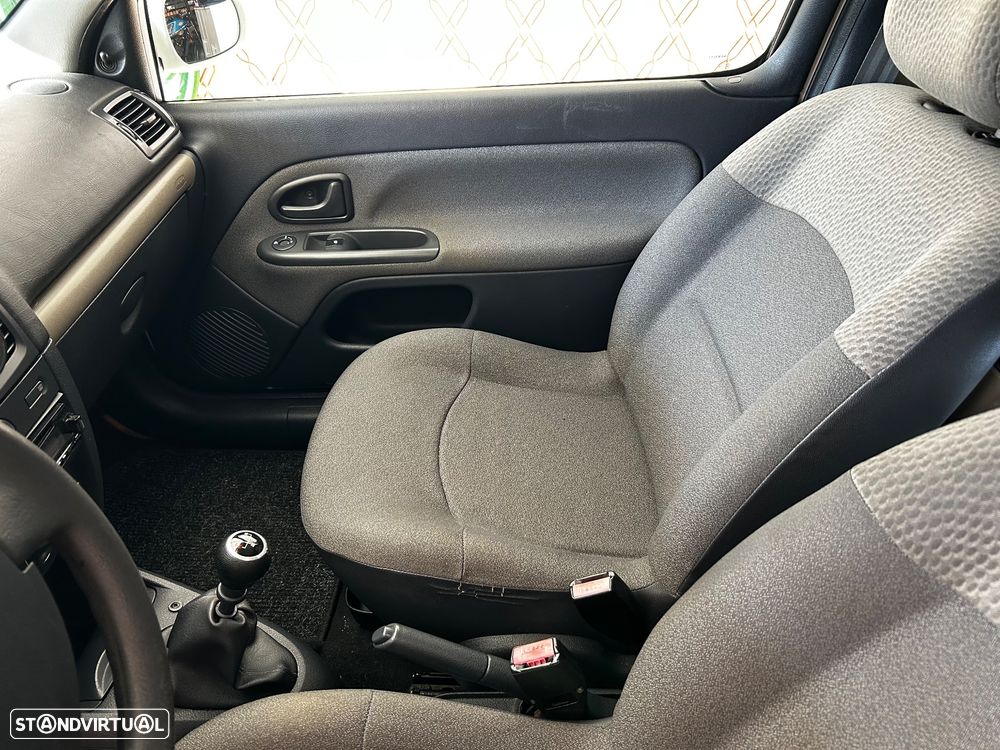 Renault Clio 1.5 dCi Confort Authentique - 17